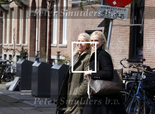Amsterdam 13 april 2021
Denise Boekhoff met een vriendin in Amsterdam zuid