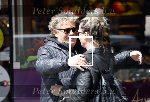 Amsterdam 12 mei 2021
Dirk Zeelenberg met zijn vrouw Suus in Amsterdam zuid