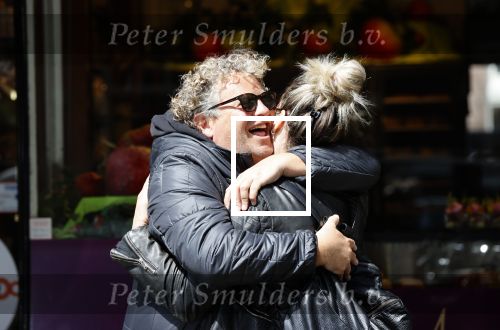 Amsterdam 12 mei 2021
Dirk Zeelenberg met zijn vrouw Suus in Amsterdam zuid