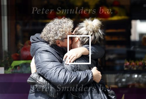 Amsterdam 12 mei 2021
Dirk Zeelenberg met zijn vrouw Suus in Amsterdam zuid