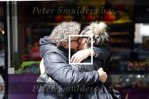 Amsterdam 12 mei 2021
Dirk Zeelenberg met zijn vrouw Suus in Amsterdam zuid