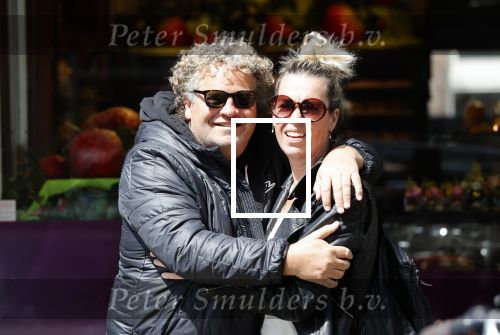 Amsterdam 12 mei 2021
Dirk Zeelenberg met zijn vrouw Suus in Amsterdam zuid