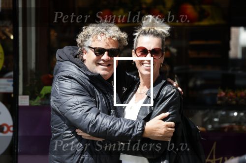 Amsterdam 12 mei 2021
Dirk Zeelenberg met zijn vrouw Suus in Amsterdam zuid