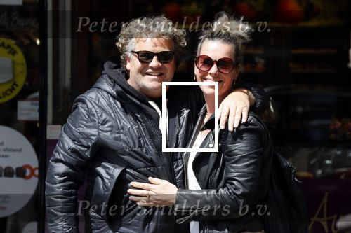Amsterdam 12 mei 2021
Dirk Zeelenberg met zijn vrouw Suus in Amsterdam zuid