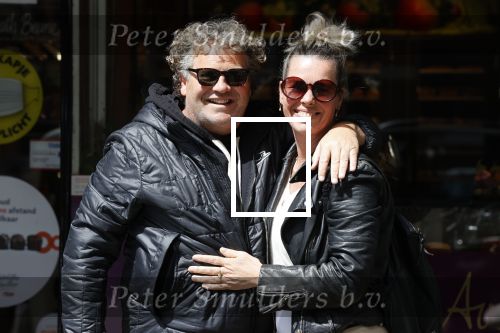 Amsterdam 12 mei 2021
Dirk Zeelenberg met zijn vrouw Suus in Amsterdam zuid