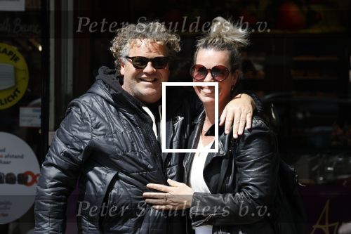 Amsterdam 12 mei 2021
Dirk Zeelenberg met zijn vrouw Suus in Amsterdam zuid