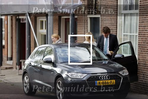 Weesp 12 mei 2021
Dominic Seldes kust zijn vrouw gedag