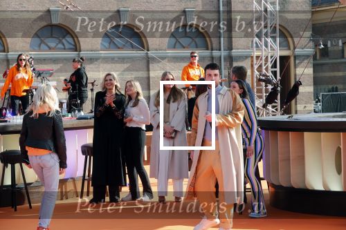 Den Haag 28 april 2021
Concert the streamers bij paleis Noordeinde. Koning Willem Alexander Koningin Maxima prinses Amalia Alexia Ariane zijn aanwezig . The streamers bestaan oa uit Guus Meeuwis Thomas Acda Paul deMunnik Roel v Velzen Raycoon Nick Schilder Simon Keizer Paul de Leeuw Davina Michelle Rolf Sanchez Maan Suzanne en Freek Armin v Buuren Danny Vera Sanne Hans (Miss Montreal) Duncan Laurence Frank Lammers Diggy Dex Kraantje Pappie