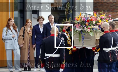 Laren 3 april 2021
Crematie van Bibian Mentel in crmatorium in Laren.
Haar man Edwin Spee en kinderen zijn aanwezig.