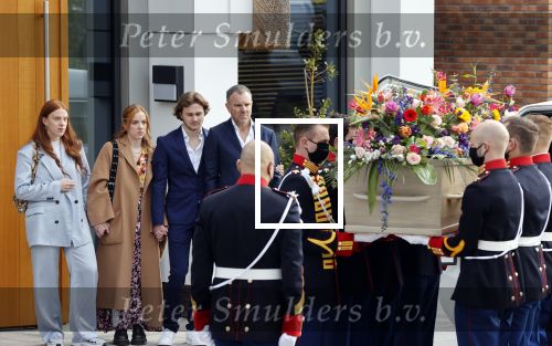 Laren 3 april 2021
Crematie van Bibian Mentel in crmatorium in Laren.
Haar man Edwin Spee en kinderen zijn aanwezig.