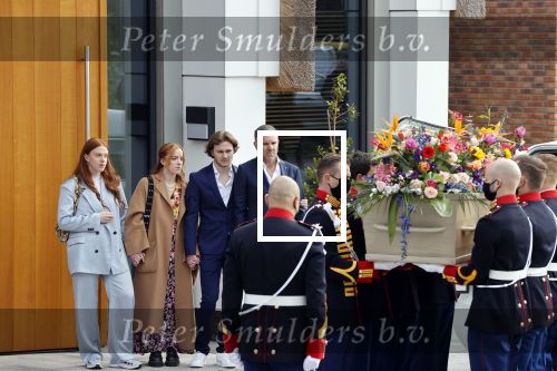 Laren 3 april 2021
Crematie van Bibian Mentel in crmatorium in Laren.
Haar man Edwin Spee en kinderen zijn aanwezig.