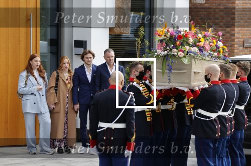 Laren 3 april 2021
Crematie van Bibian Mentel in crmatorium in Laren.
Haar man Edwin Spee en kinderen zijn aanwezig.