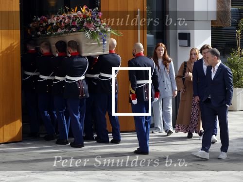 Laren 3 april 2021
Crematie van Bibian Mentel in crmatorium in Laren.
Haar man Edwin Spee en kinderen zijn aanwezig.