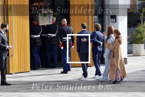 Laren 3 april 2021
Crematie van Bibian Mentel in crmatorium in Laren.
Haar man Edwin Spee en kinderen zijn aanwezig.