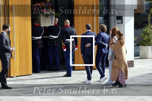 Laren 3 april 2021
Crematie van Bibian Mentel in crmatorium in Laren.
Haar man Edwin Spee en kinderen zijn aanwezig.