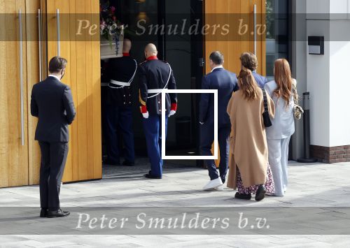 Laren 3 april 2021
Crematie van Bibian Mentel in crmatorium in Laren.
Haar man Edwin Spee en kinderen zijn aanwezig.
