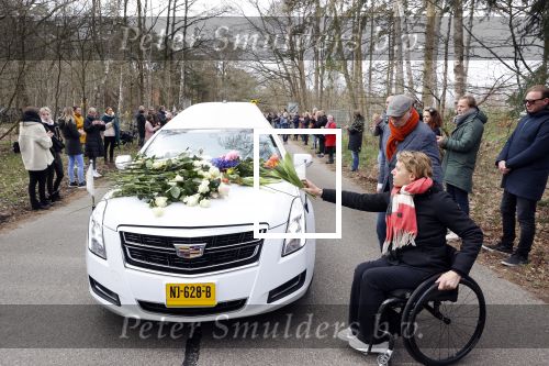 Laren 3 april 2021
Crematie van Bibian Mentel in crmatorium in Laren.
Haar man Edwin Spee en kinderen zijn aanwezig. Esther Vergeer