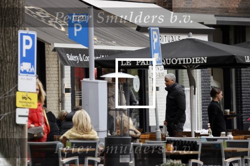 Amsterdam 6 mei 2021
Frank Rijkaard doet boodschappen in Amsterdam zuid