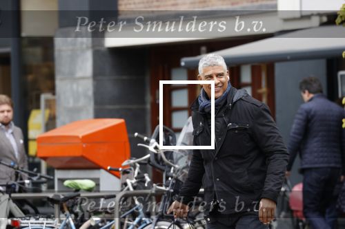 Amsterdam 6 mei 2021
Frank Rijkaard doet boodschappen in Amsterdam zuid
