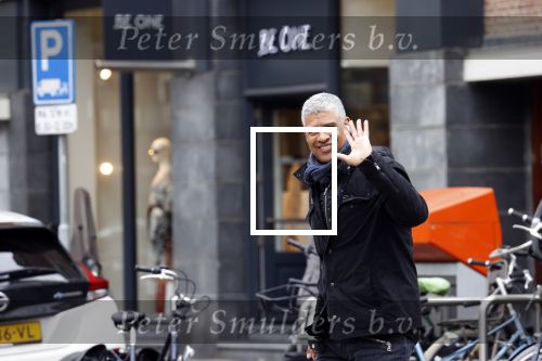 Amsterdam 6 mei 2021
Frank Rijkaard doet boodschappen in Amsterdam zuid