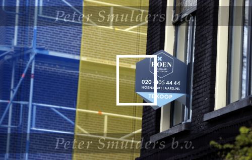 Amsterdam 21 april 2021
Frank sanders heeft zijn oude huis laten verbouwen tot meerdere appartementen . Ze staan nu te koop.