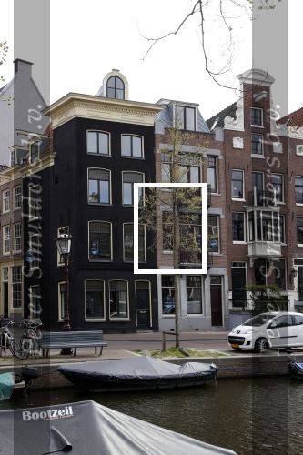Amsterdam 21 april 2021
Frank sanders heeft zijn oude huis laten verbouwen tot meerdere appartementen . Ze staan nu te koop.