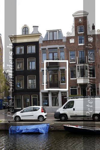Amsterdam 21 april 2021
Frank sanders heeft zijn oude huis laten verbouwen tot meerdere appartementen . Ze staan nu te koop.
