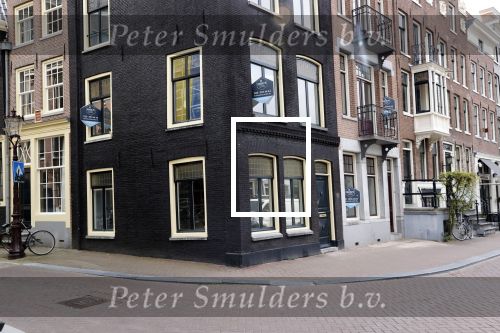 Amsterdam 21 april 2021
Frank sanders heeft zijn oude huis laten verbouwen tot meerdere appartementen . Ze staan nu te koop.