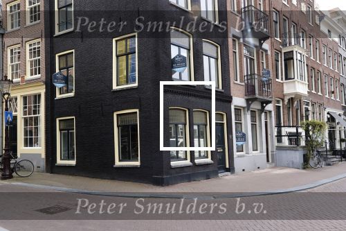 Amsterdam 21 april 2021
Frank sanders heeft zijn oude huis laten verbouwen tot meerdere appartementen . Ze staan nu te koop.