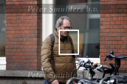 Amsterdam 1 mei 2021
Gijs Scholten v Asschat wandelend in Amsterdam zuid