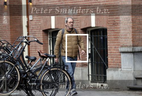 Amsterdam 1 mei 2021
Gijs Scholten v Asschat wandelend in Amsterdam zuid