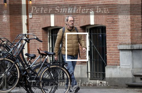 Amsterdam 1 mei 2021
Gijs Scholten v Asschat wandelend in Amsterdam zuid