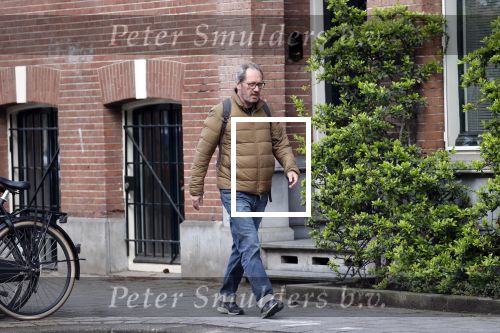 Amsterdam 1 mei 2021
Gijs Scholten v Asschat wandelend in Amsterdam zuid