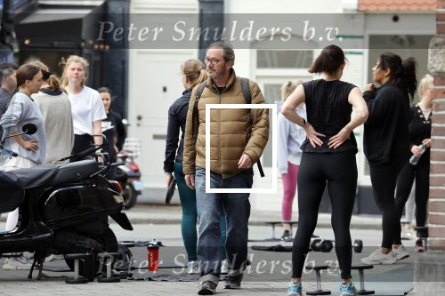 Amsterdam 1 mei 2021
Gijs Scholten v Asschat wandelend in Amsterdam zuid