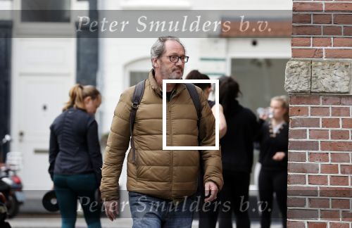 Amsterdam 1 mei 2021
Gijs Scholten v Asschat wandelend in Amsterdam zuid