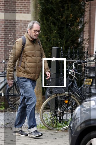Amsterdam 1 mei 2021
Gijs Scholten v Asschat wandelend in Amsterdam zuid