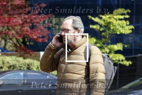 Amsterdam 1 mei 2021
Gijs Scholten v Asschat wandelend in Amsterdam zuid