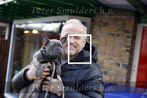 Blaricum 13 april 2021
Gordon met zijn hondje Toto in het centrum van Blaricum