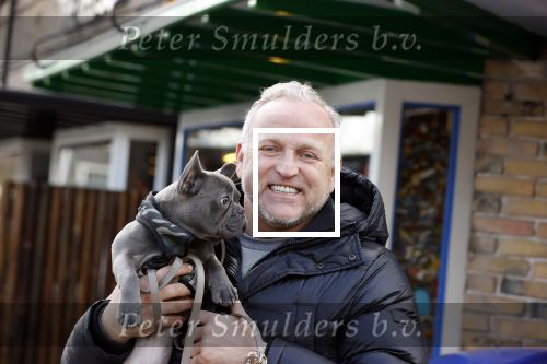 Blaricum 13 april 2021
Gordon met zijn hondje Toto in het centrum van Blaricum