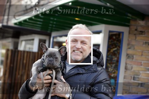 Blaricum 13 april 2021
Gordon met zijn hondje Toto in het centrum van Blaricum