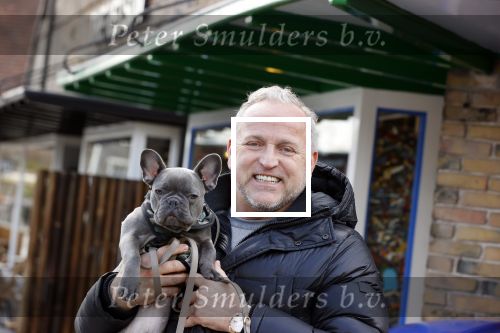 Blaricum 13 april 2021
Gordon met zijn hondje Toto in het centrum van Blaricum