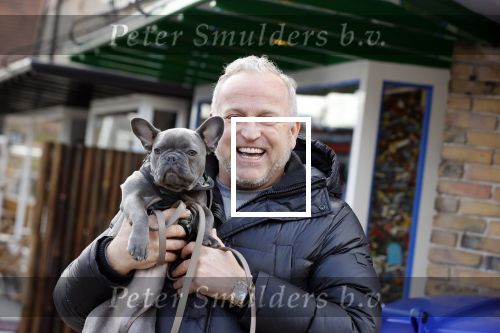 Blaricum 13 april 2021
Gordon met zijn hondje Toto in het centrum van Blaricum