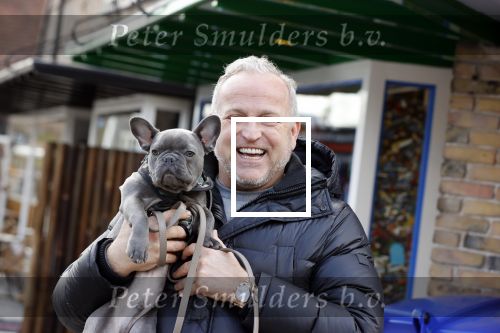 Blaricum 13 april 2021
Gordon met zijn hondje Toto in het centrum van Blaricum
