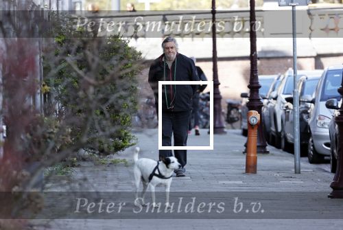 Amsterdam 15 april 2021
Hans v d Togt laat zijn hond uit.