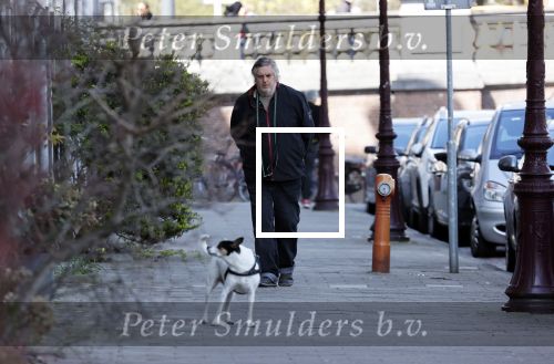 Amsterdam 15 april 2021
Hans v d Togt laat zijn hond uit.