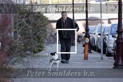 Amsterdam 15 april 2021
Hans v d Togt laat zijn hond uit.