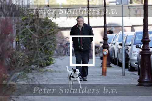 Amsterdam 15 april 2021
Hans v d Togt laat zijn hond uit.