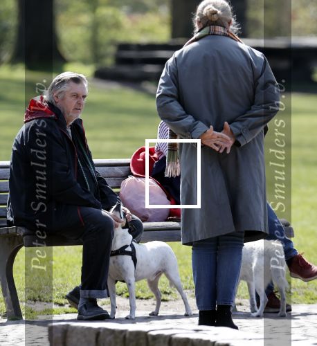 Amsterdam 16 april 2021
Hans v d Togt met vrienden en honden in het Beatrixpark