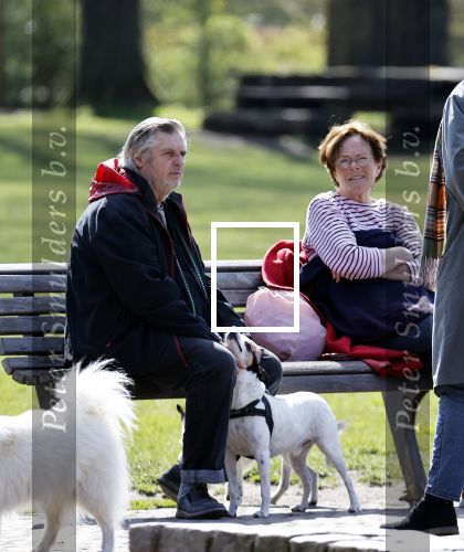 Amsterdam 16 april 2021
Hans v d Togt met vrienden en honden in het Beatrixpark
