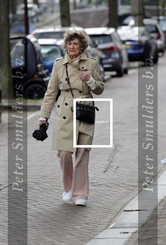 Amsterdam 3 mei 2021
Hedy d Ancona wandelend op straat in het centrum van Amsterdam